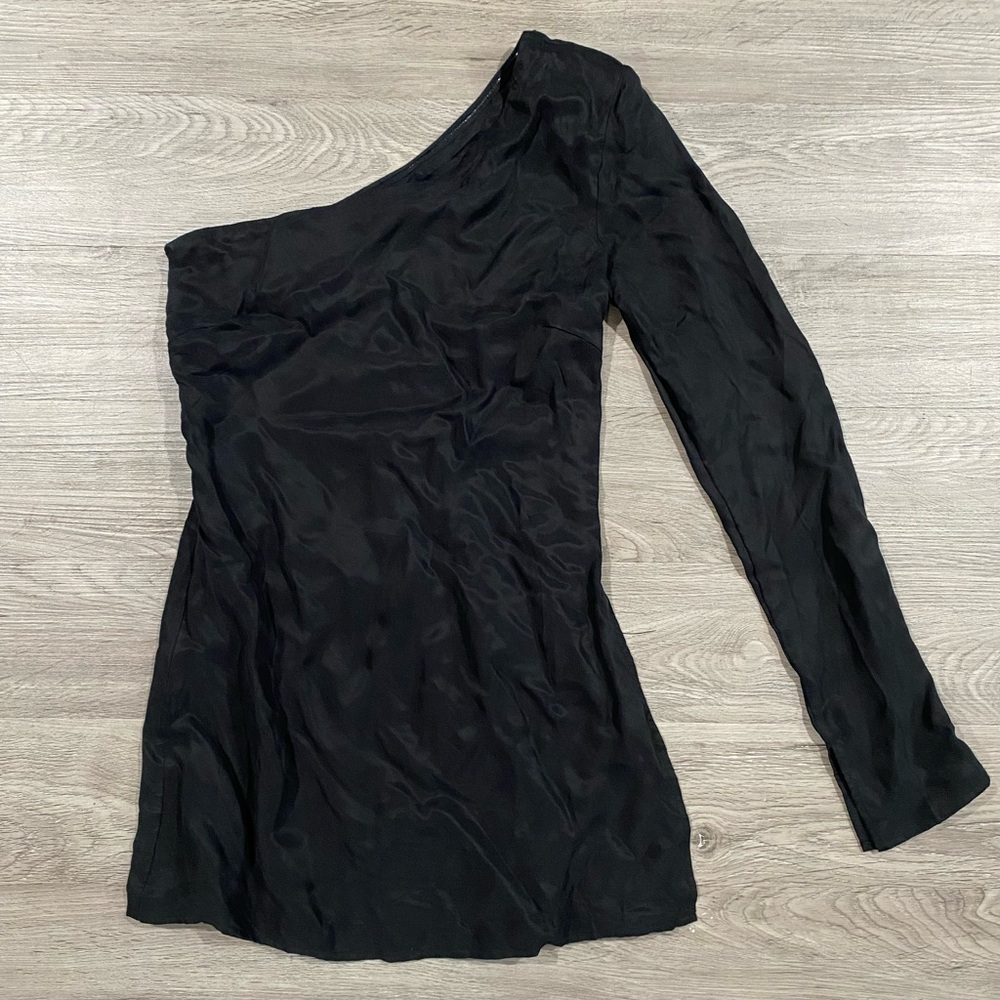 DISSH One-Shoulder Black Long Sleeve Top - Picture 4 of 9